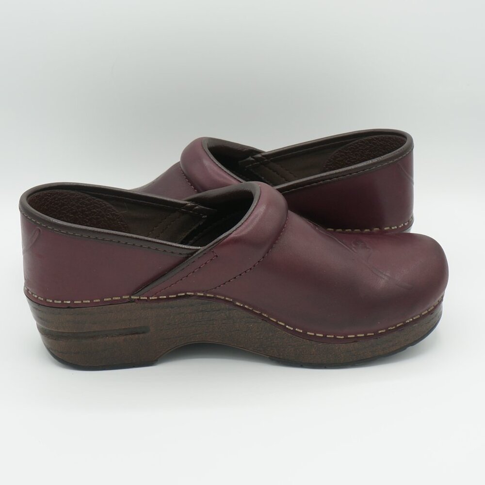 Dansko Professional Burgundy Floral Embossed Leather Clogs - EU 38 / US Women's - Picture 3 of 10